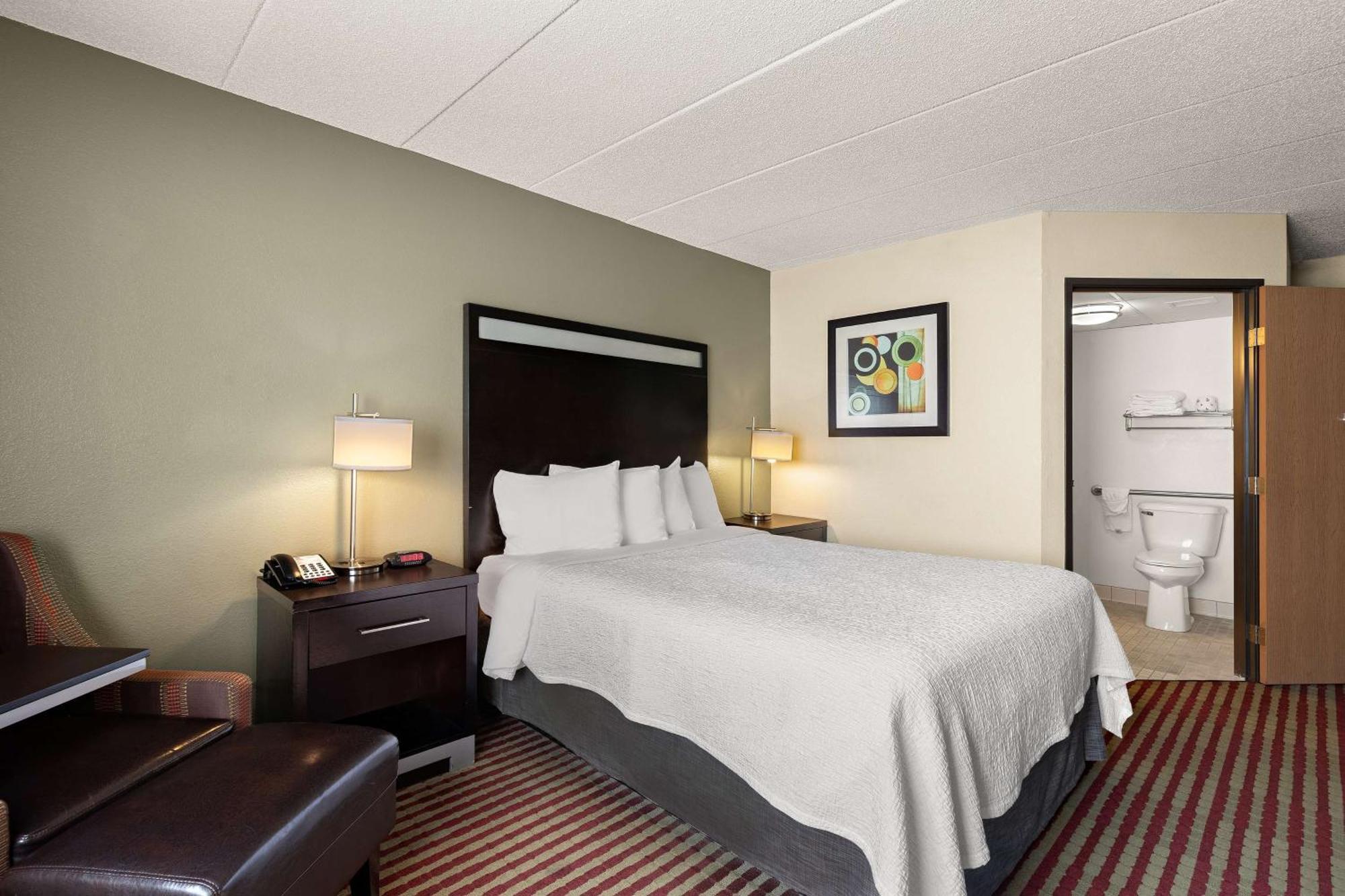 Best Western Germantown Inn Екстериор снимка